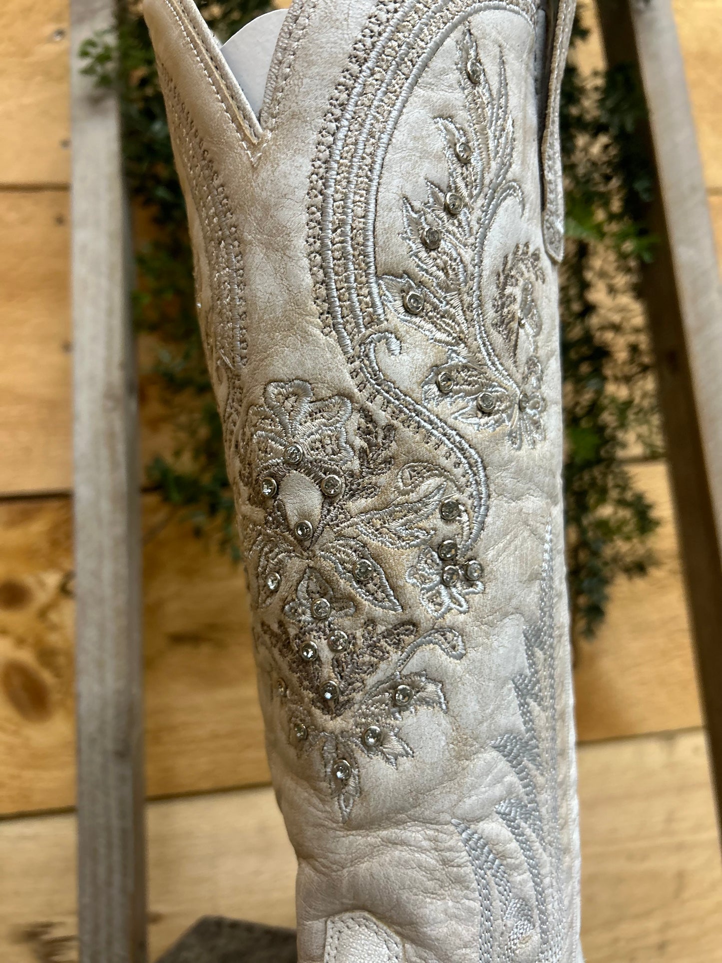 Lane Women Santorini Swarovski Crystal White Cowgirl Snip Toe Boots