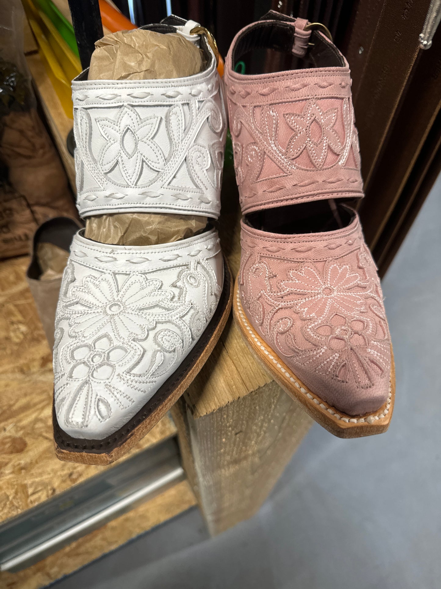 Lane Robin Mule