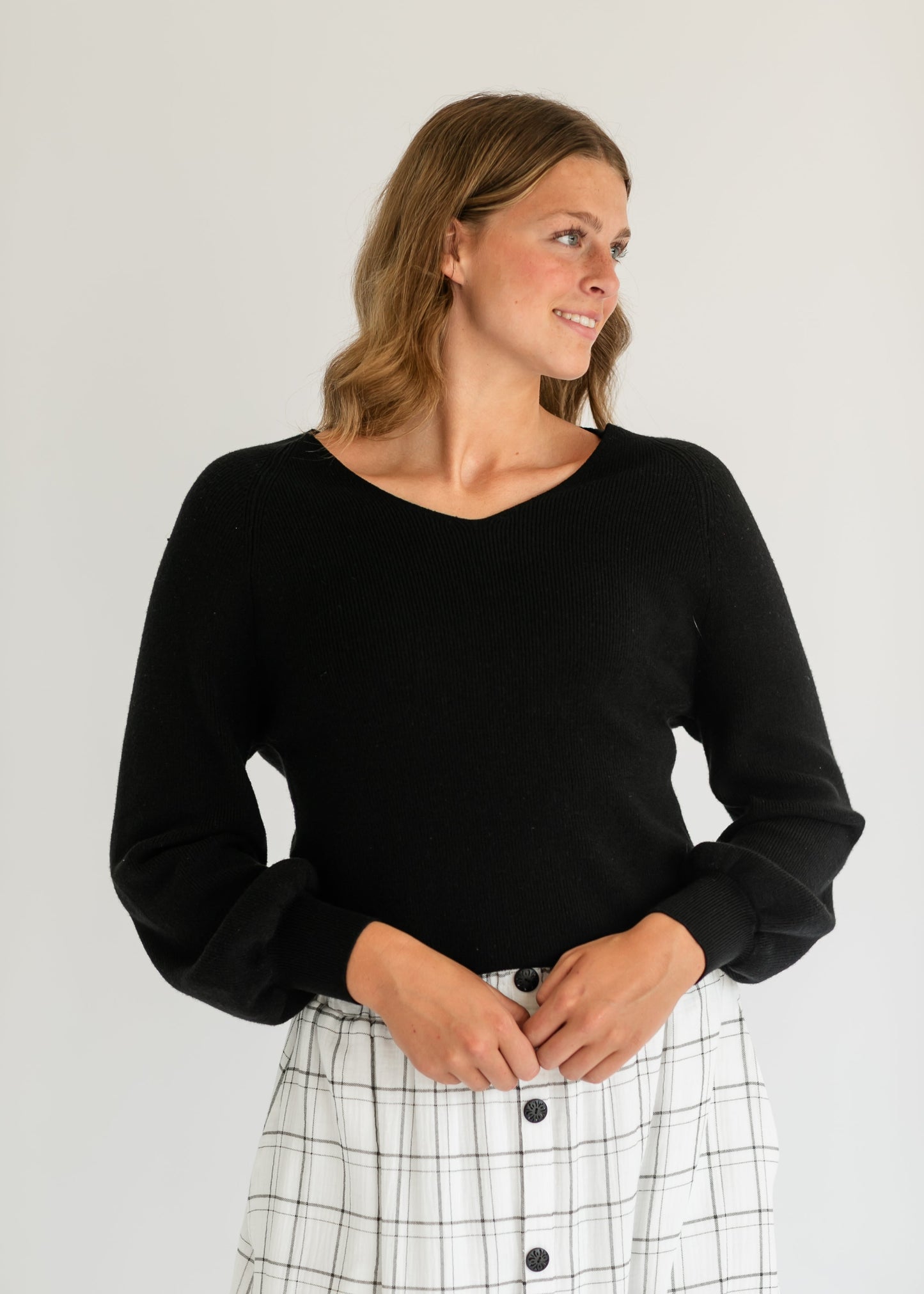 Essential V-neck Balloon Sleeve Sweater
