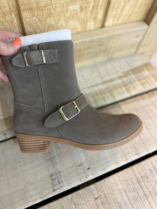 Dansko Delphine Waterproof Nubuck Stone