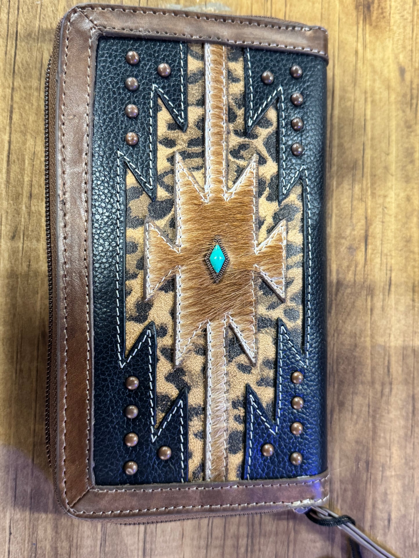Nocona N.Anika Cheetah Cross Body & Wallet