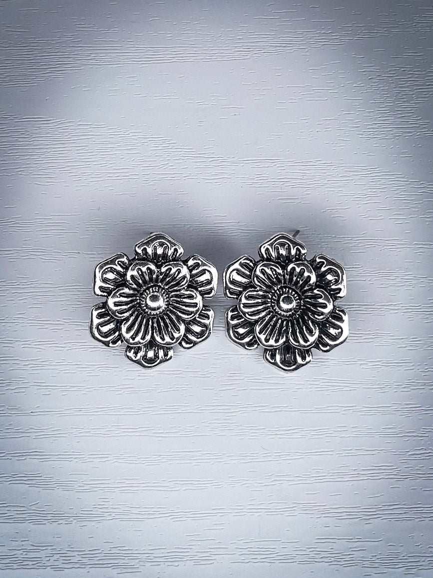 Lore Flower Stud Fashion Earrings
